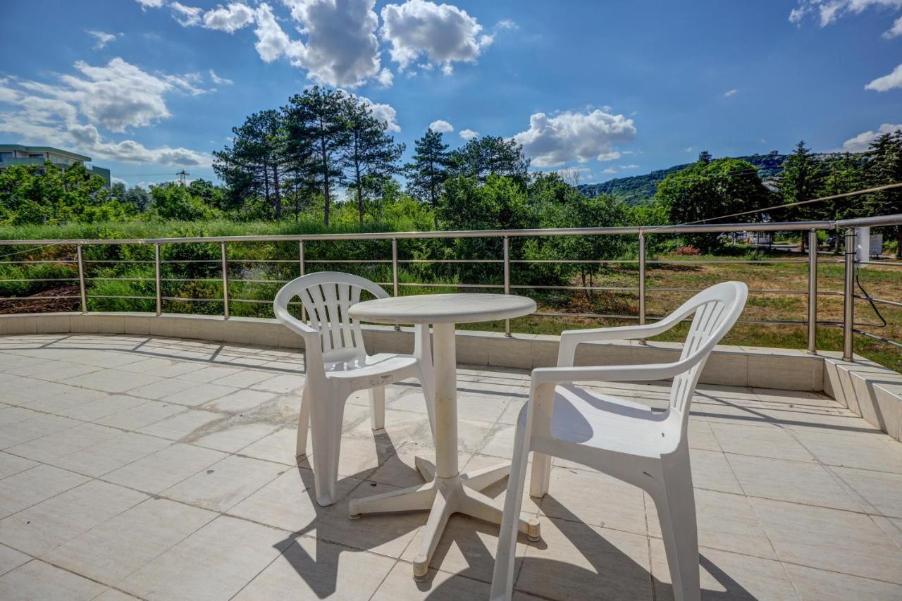 Saint George Hotel 1 Balcsik Kültér fotó